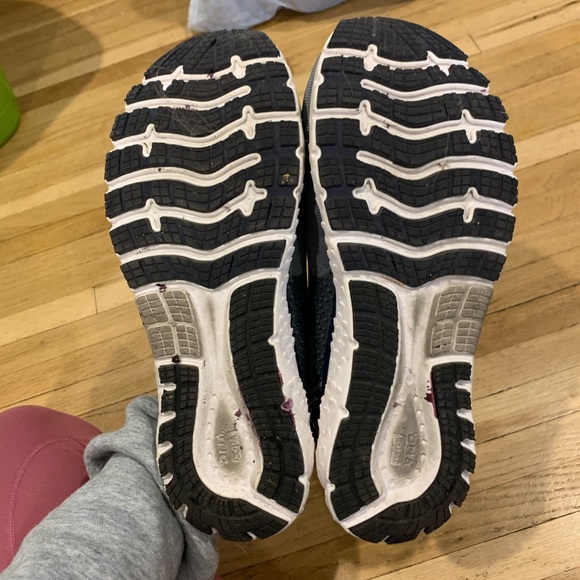 Brooks running shoes - Picture 4 of 4